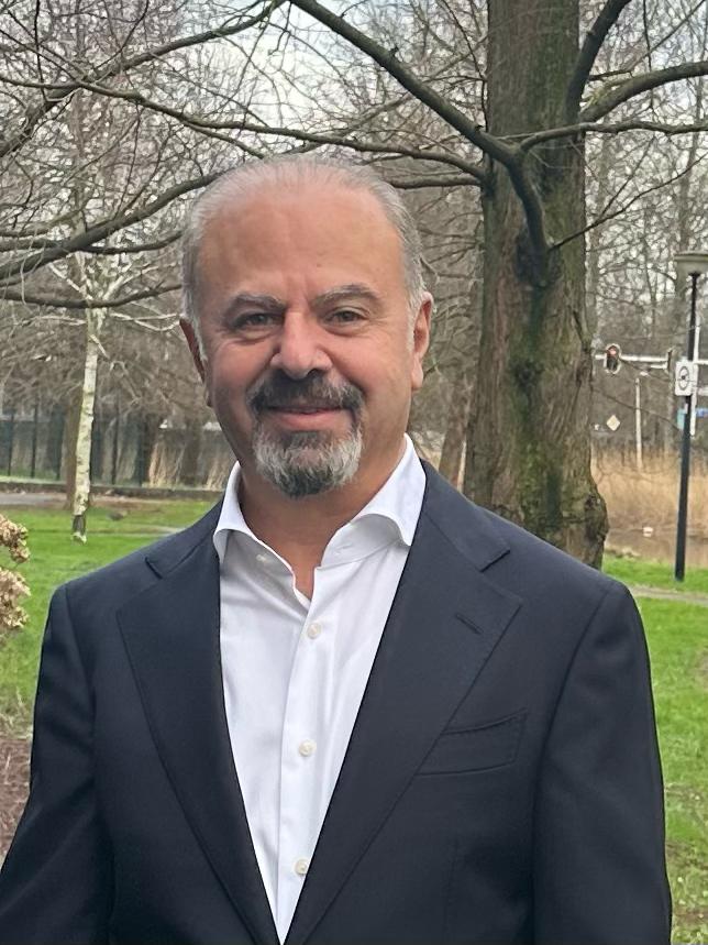 man opent eenmanszaak